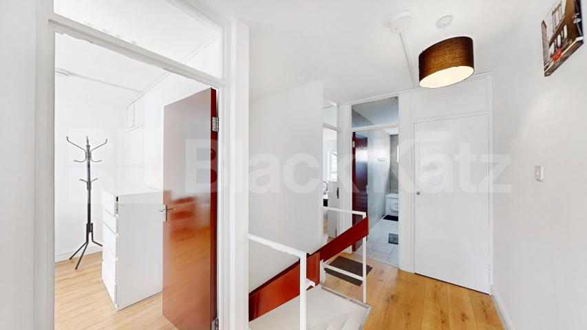 			3 Bedroom, 1 bath, 1 reception Flat			 Plender Street, Camden